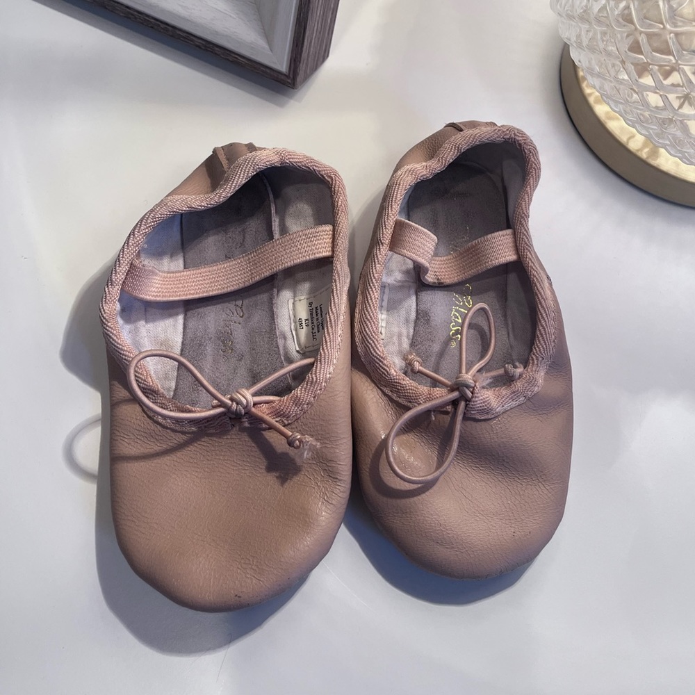 Ballet shoes, Dance Class brand, size 9 (toddler)